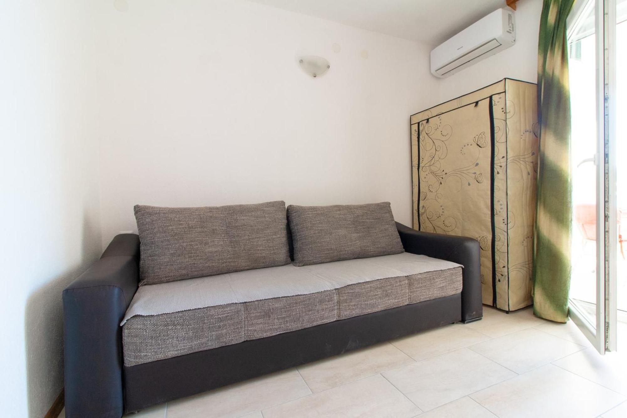 Apartments Laura Neum Bilik gambar