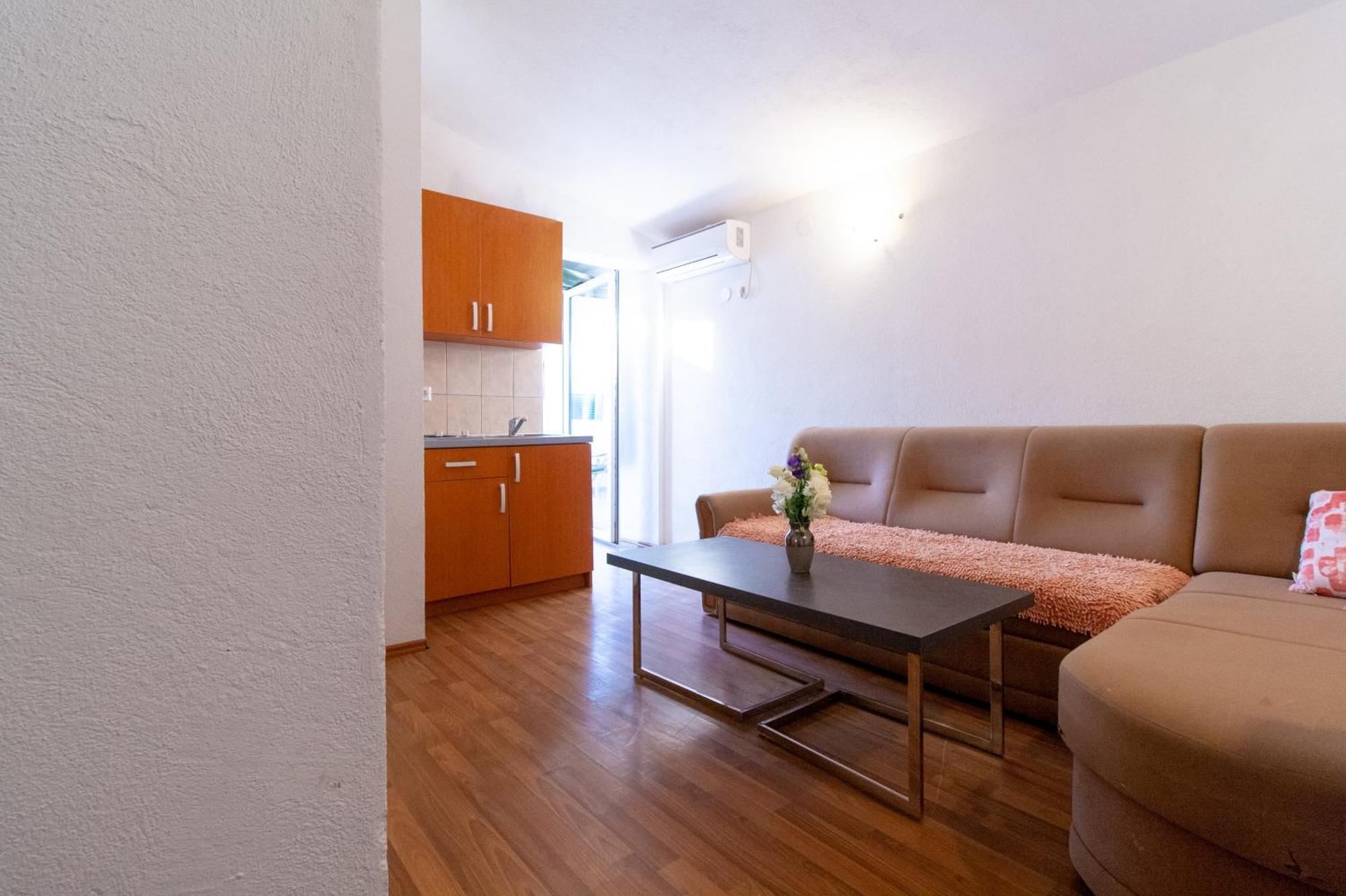 Apartments Laura Neum Bilik gambar